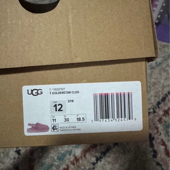 UGG - Picture 5 of 5